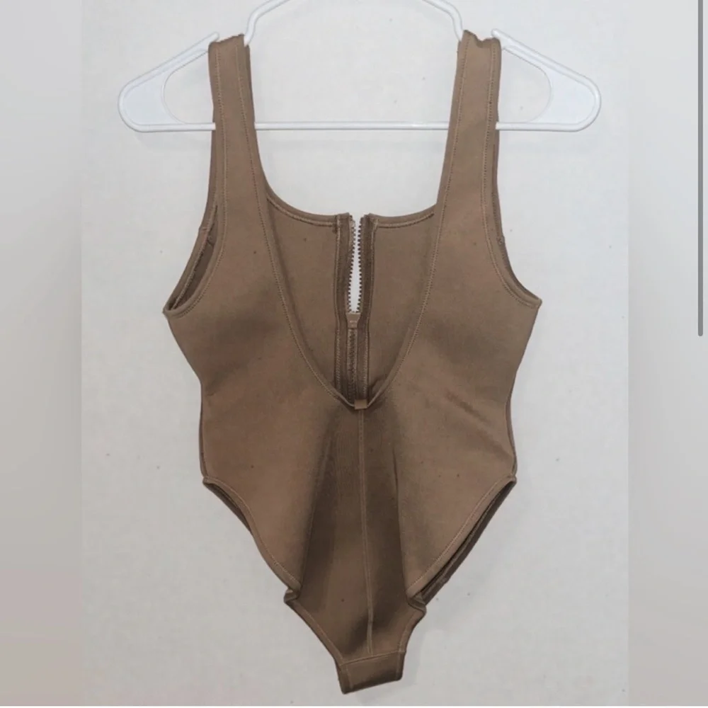 SKIMS SPORTS SWIM SCOOP NECK ONE PIECE